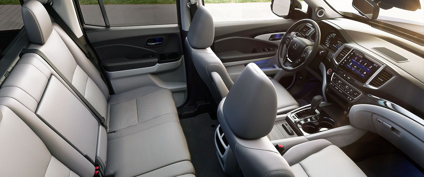 2018 Honda Ridgeline RTL Interior Dashboard and Seating